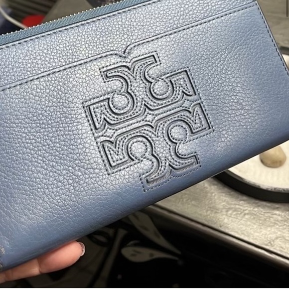 Tory Burch McGraw Leather Wallet - Picture 4 of 10